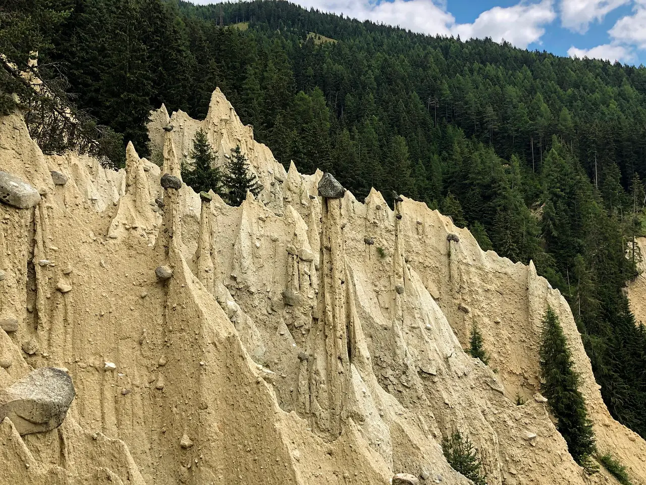 Piramidi di Percha - Tour Dolomiti taxi